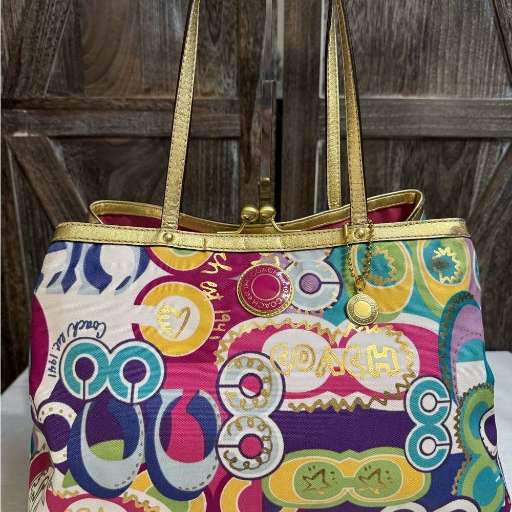 Coach Poppy with Center Kiss Lock EUC